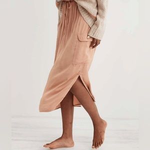 Aerie Satin Cargo Skirt in Tan/Peach